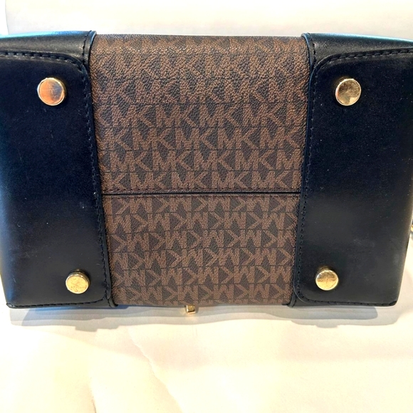 MICHAEL Michael Kors Drawstring Bucket Tote - Picture 6 of 6